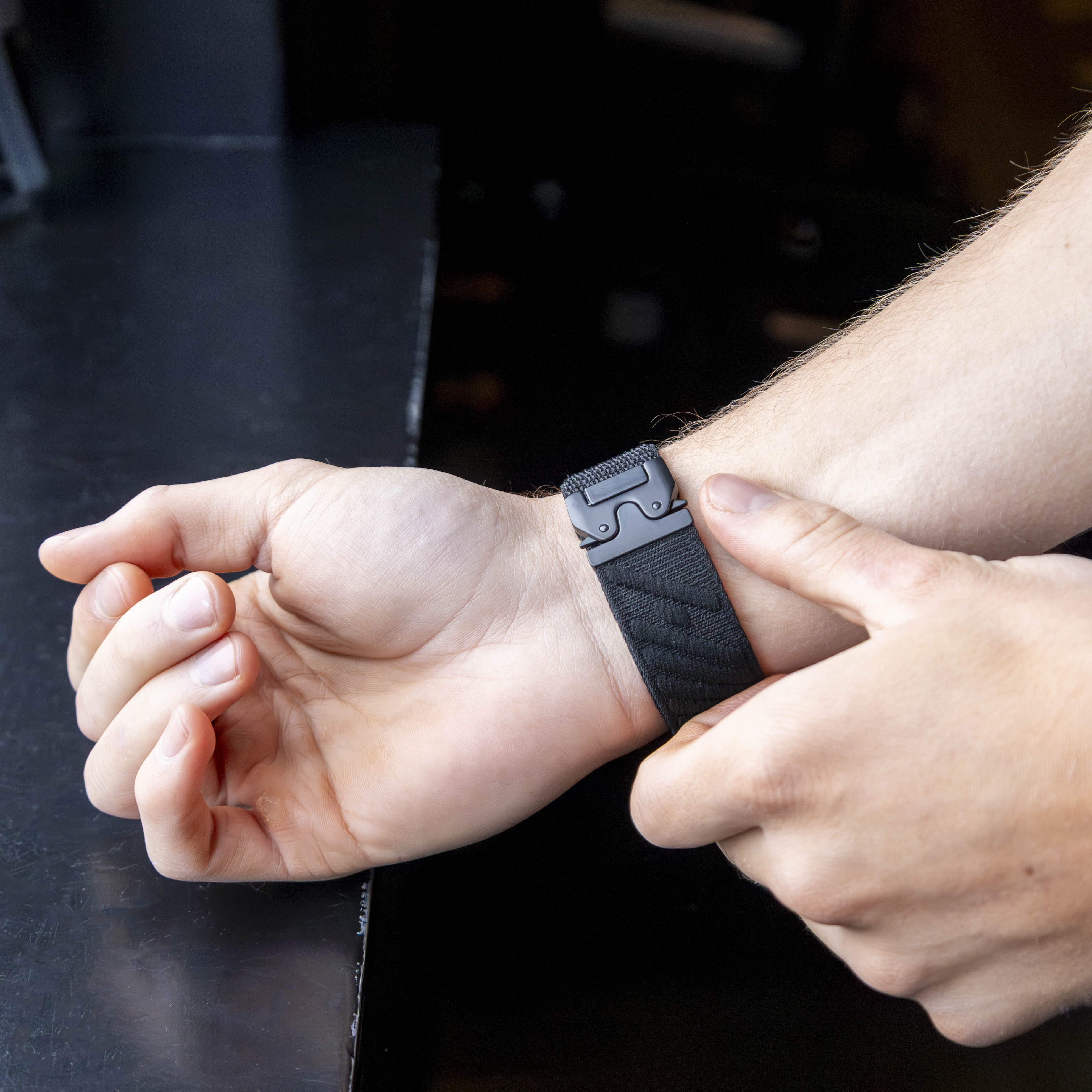 Bandz Correa nylon 'Wave' con P-buckle Apple Watch (negra)