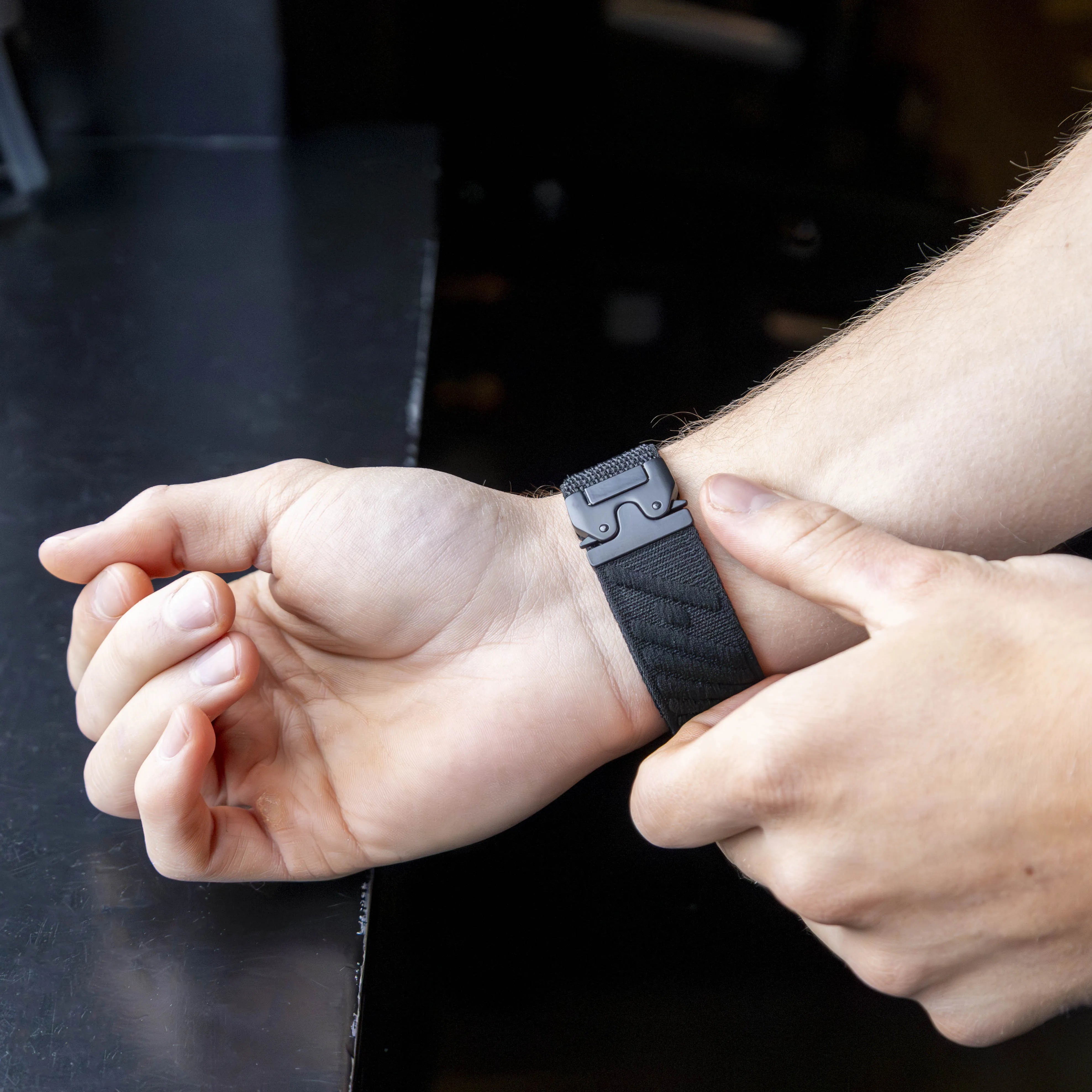 Bandz Correa nylon 'Wave' con P-buckle Apple Watch (negra)