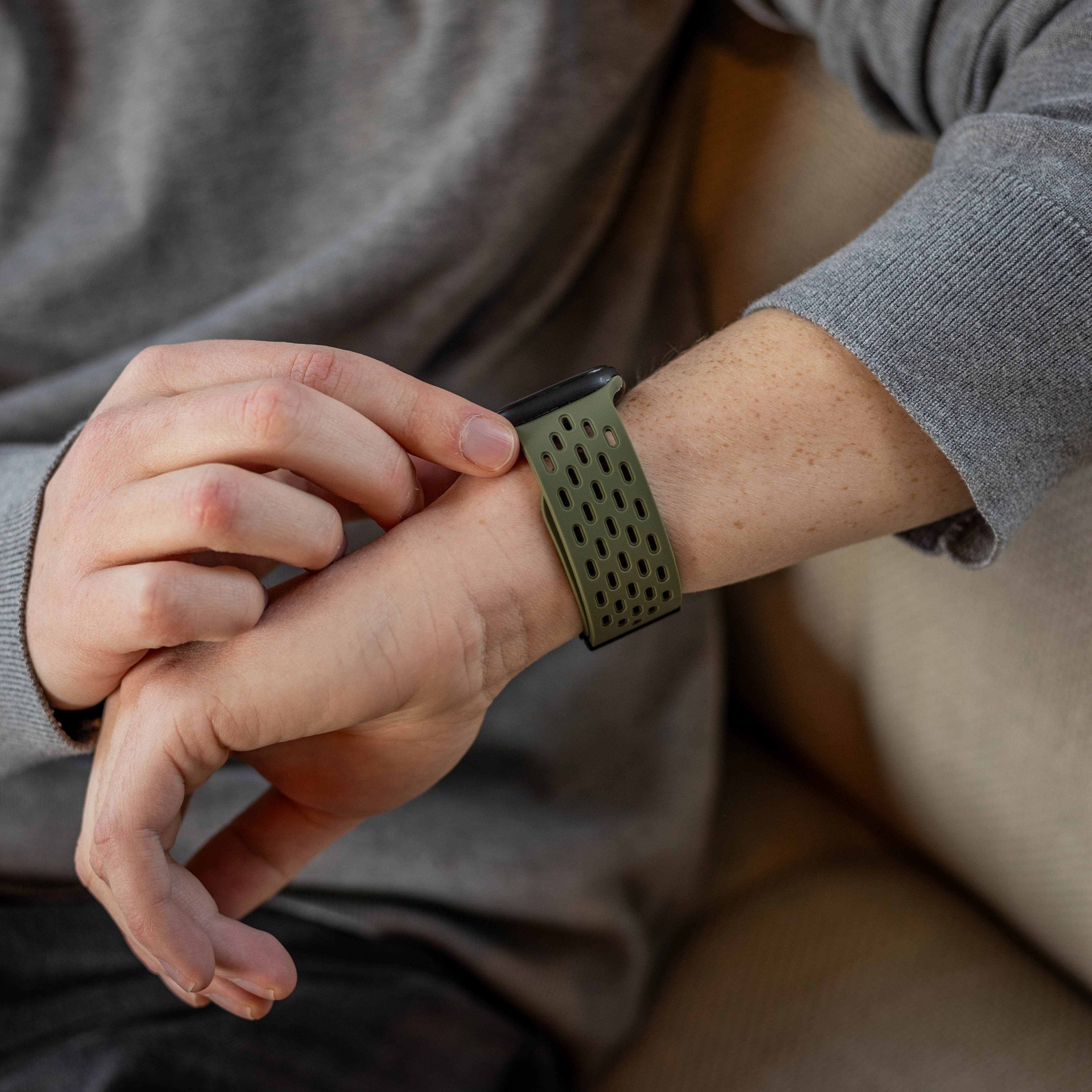 Correa silicona air con P-buckle Apple Watch (verde militar)