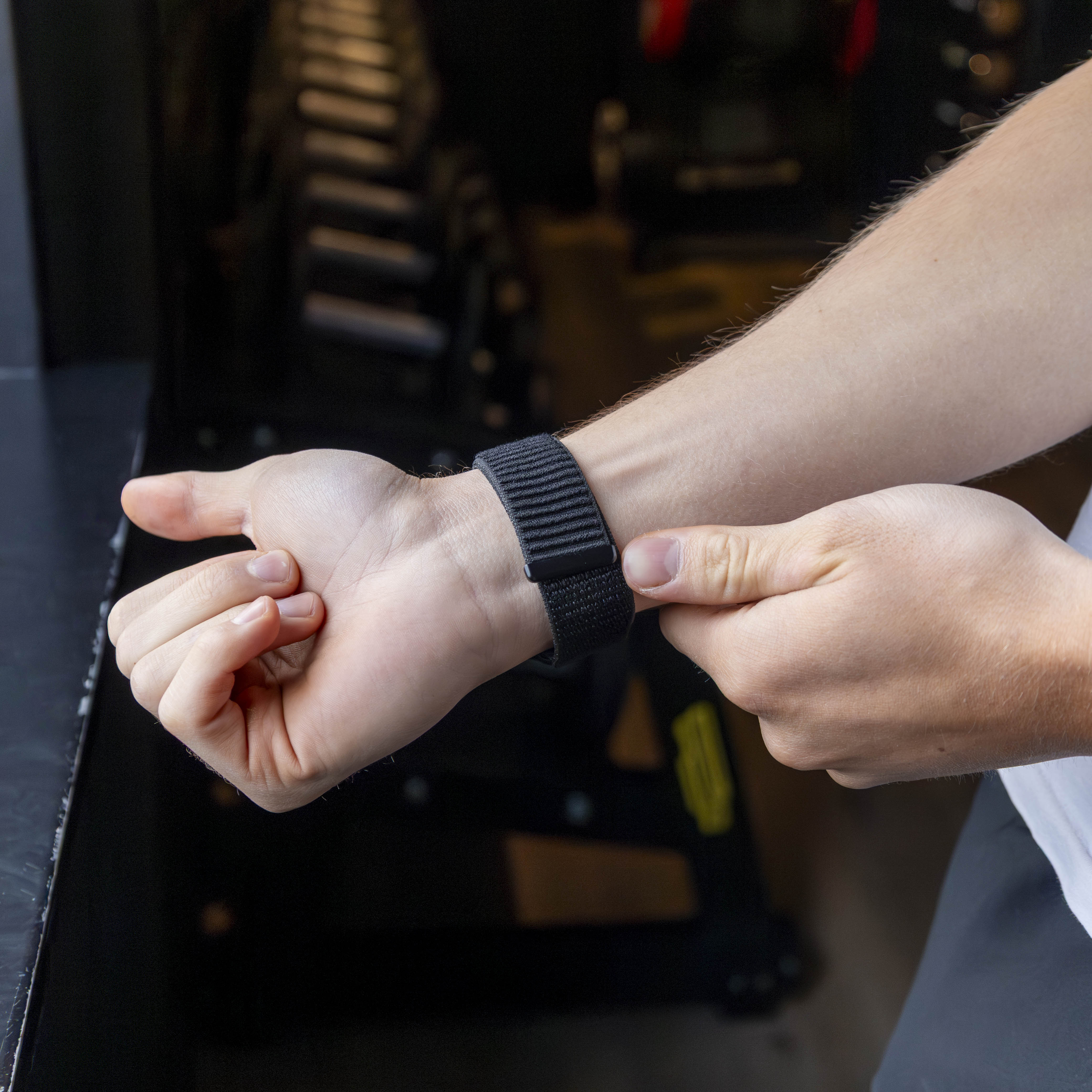 Strap-it Apple Watch Wave Nylon Strap (Black)