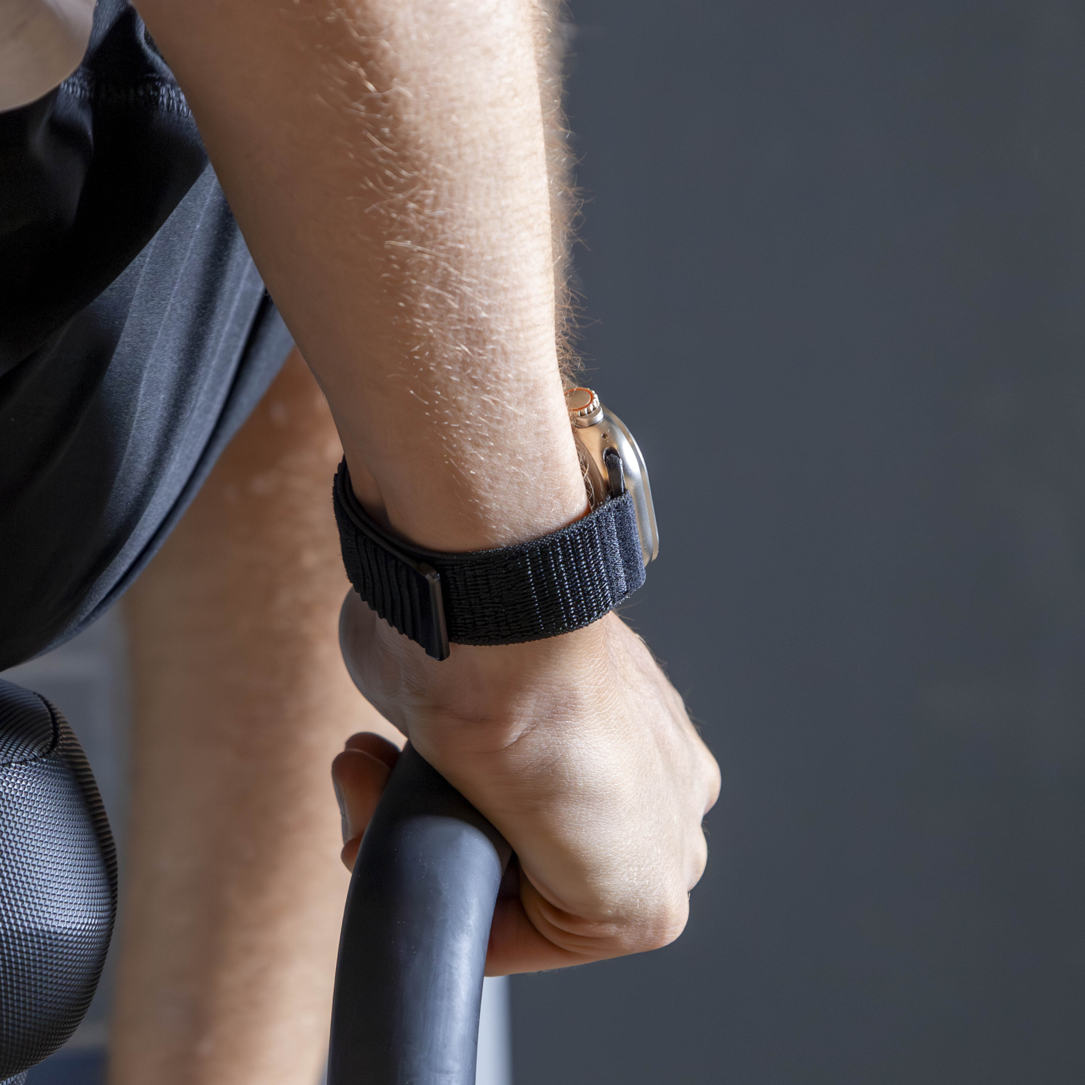 Strap-it Apple Watch Wave Nylon Strap (Black)