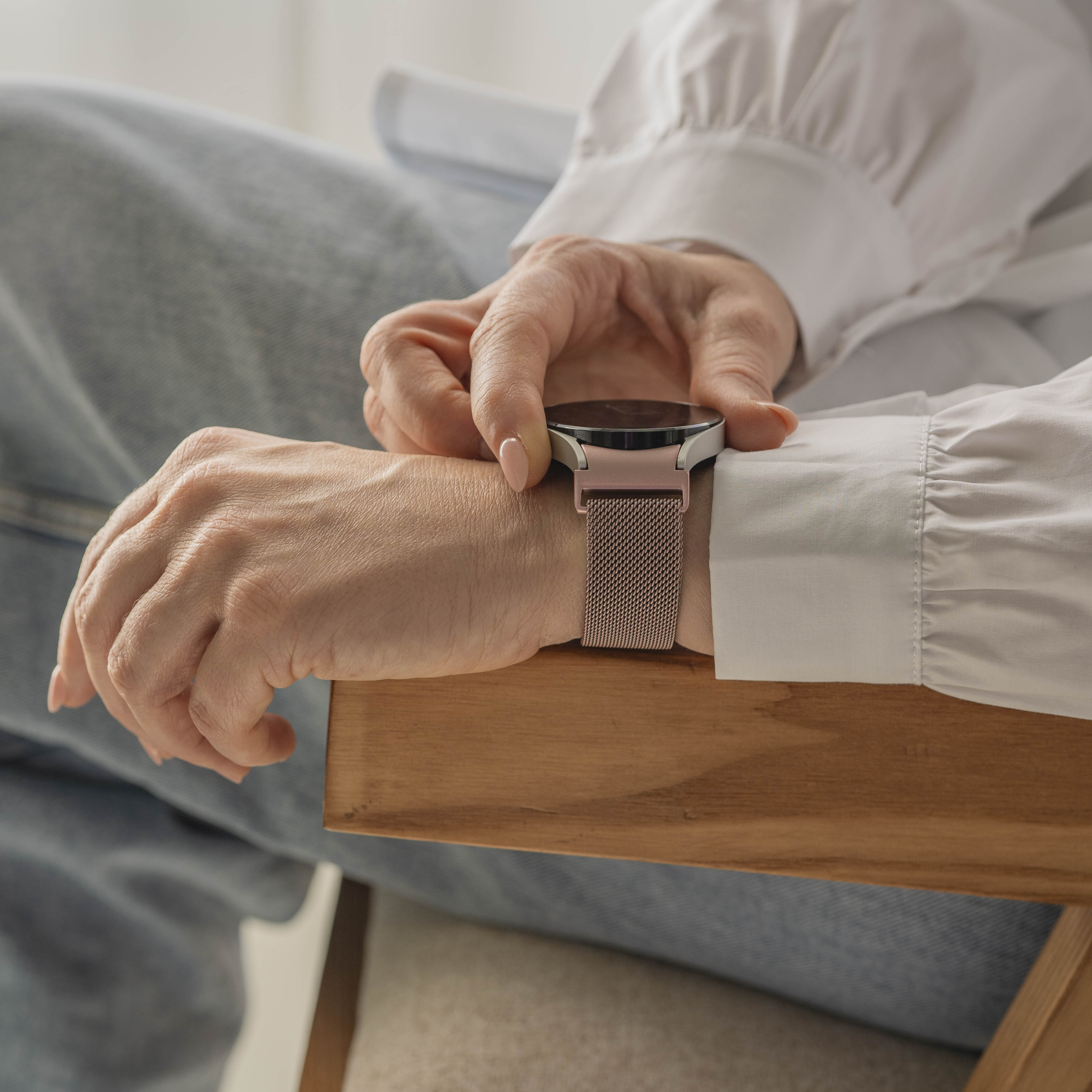 Samsung Galaxy Watch 6 Classic 47mm 'One Push' Milanese Strap (Pink)