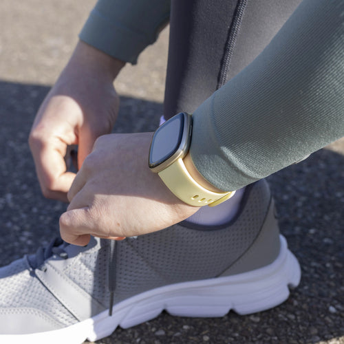Correa silicona clásica Fitbit Versa 3 (amarillo pálido)