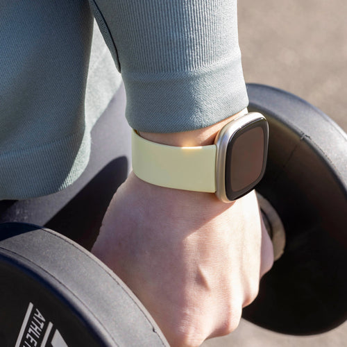 Correa silicona clásica Fitbit Sense (amarillo pálido)