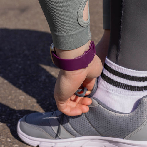 Correa silicona clásica Fitbit Versa 4 (morado oscuro)