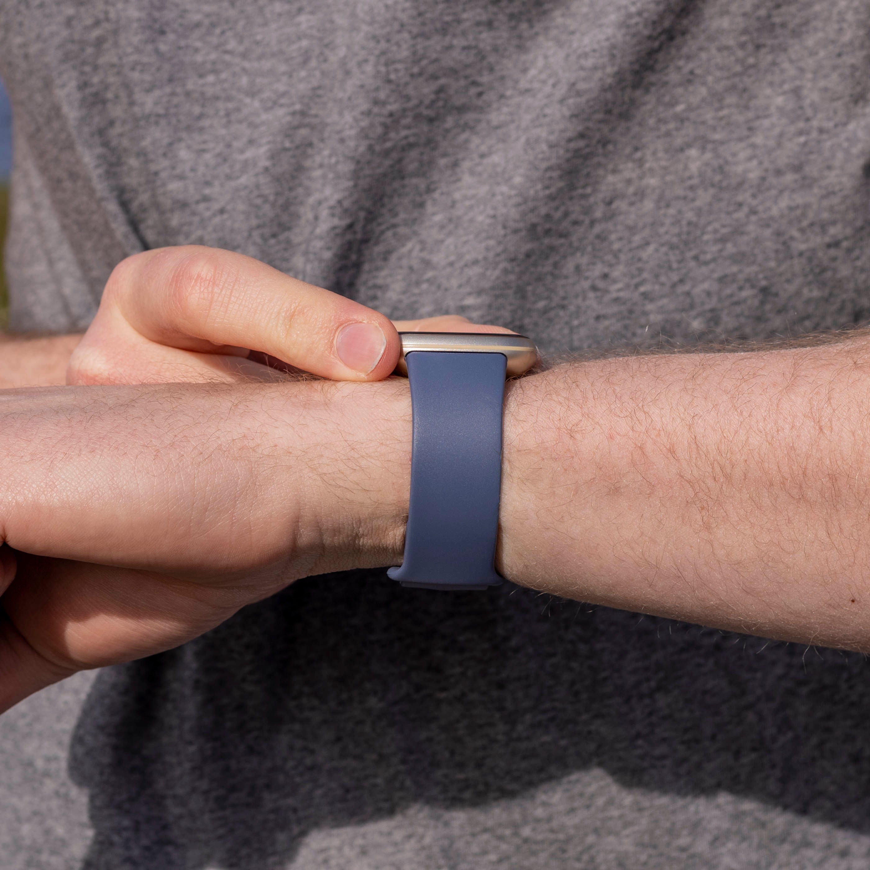 Correa silicona clásica Fitbit Sense 2 (gris azul)