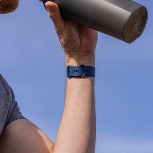 Correa silicona clásica Fitbit Versa 4 (azul oscuro)