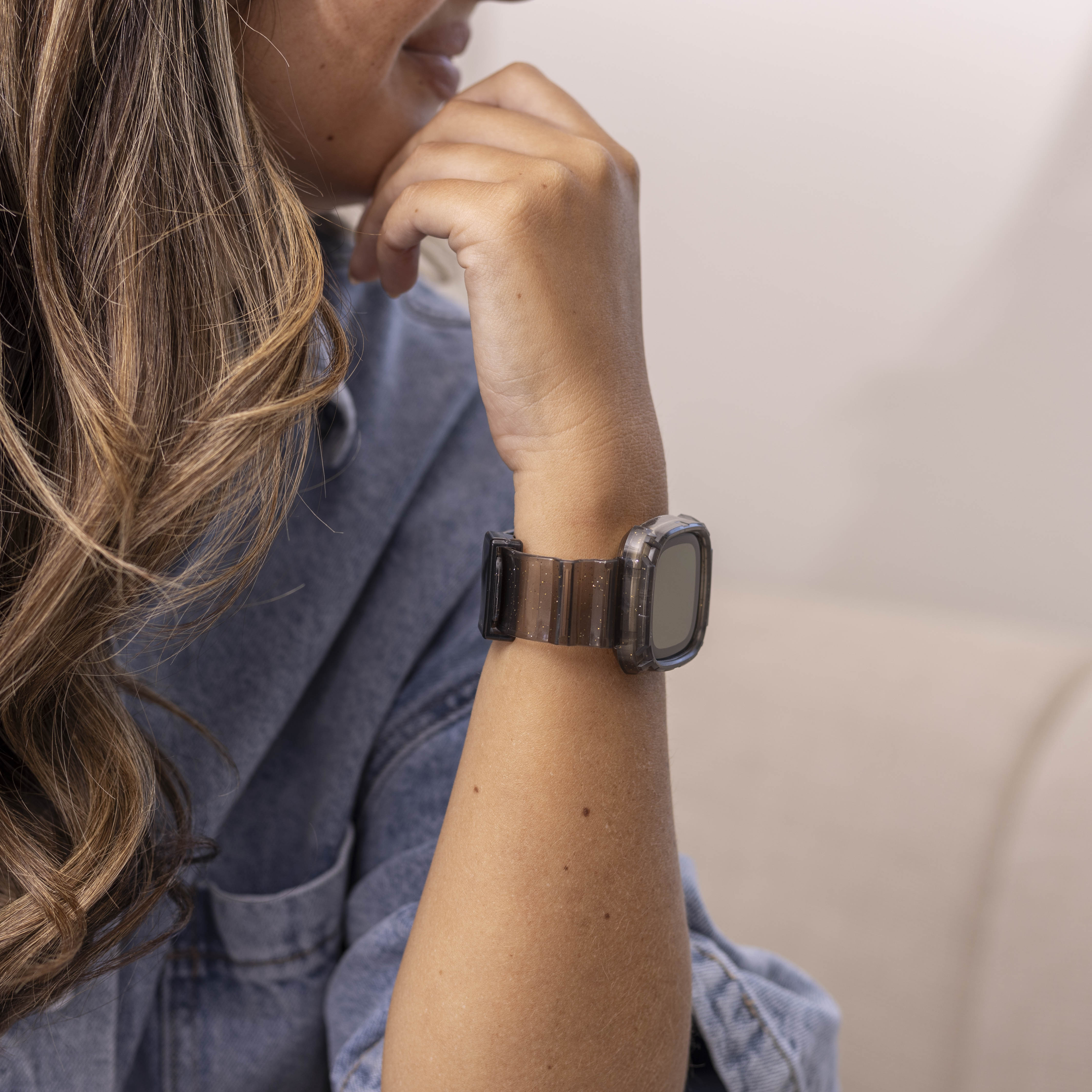 Correa TPU con marco de cristal Fitbit Sense (transparente-negro)