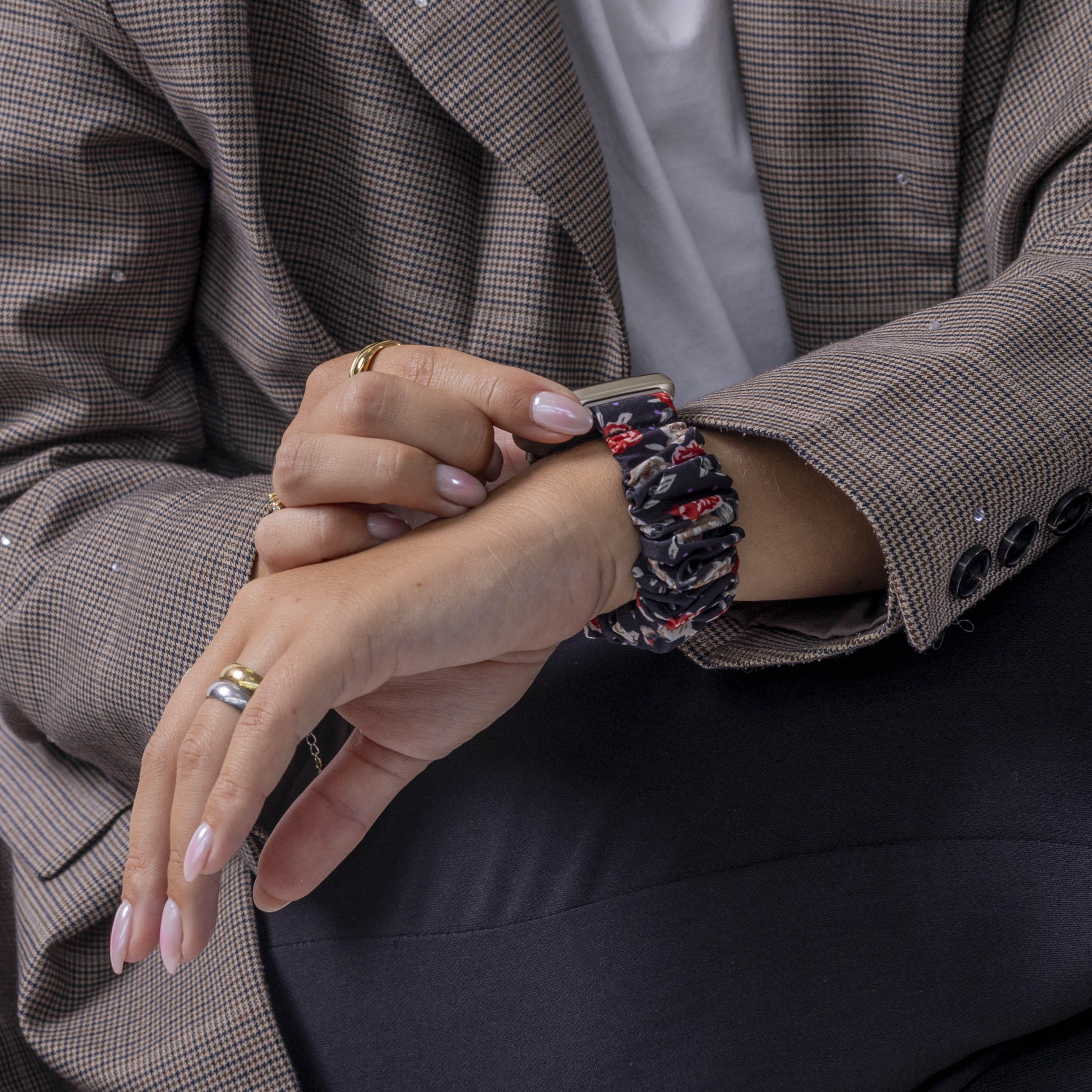 Fitbit Versa 3 Scrunchie Strap (Flowers)