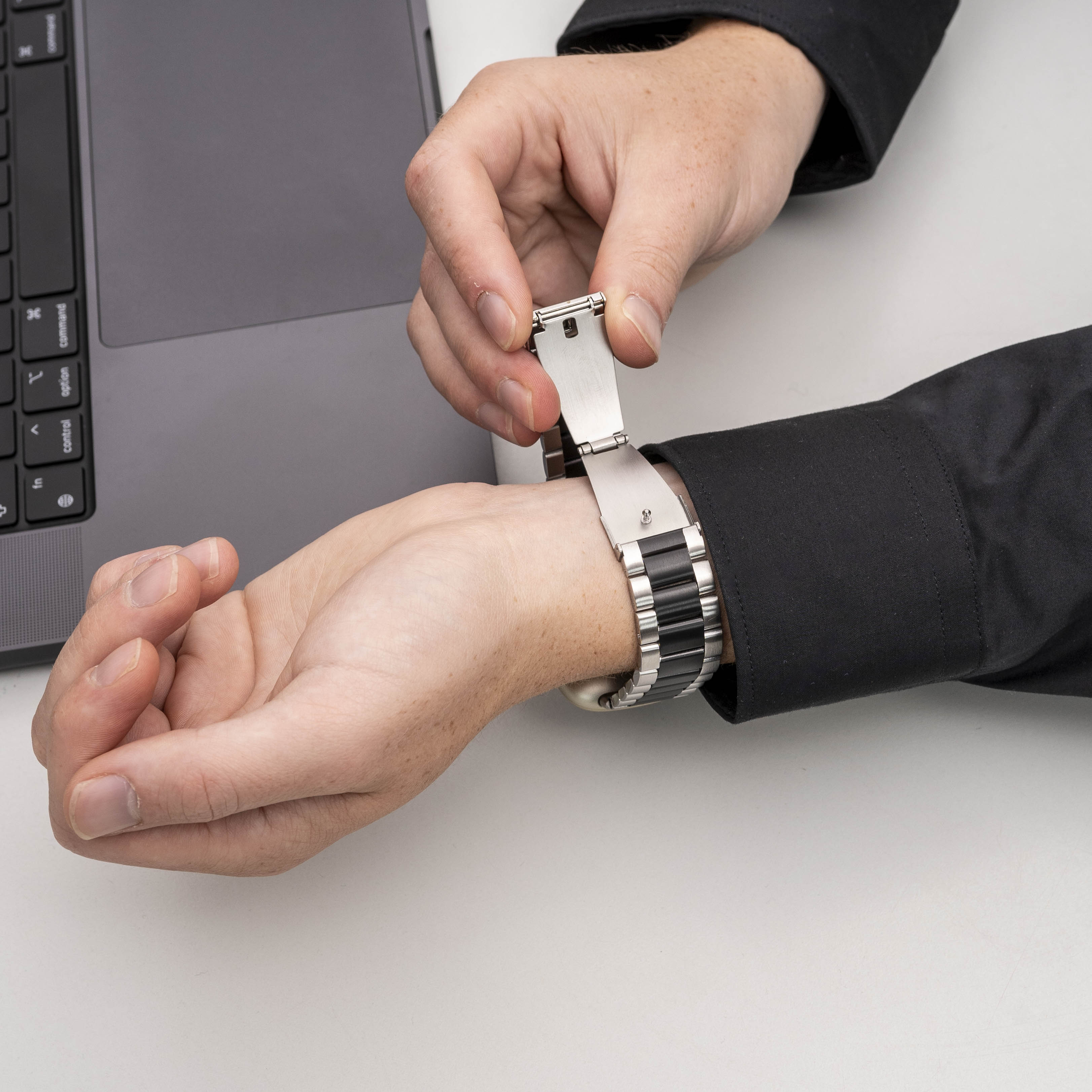 Correa Fitbit Sense Link (plata/negro)