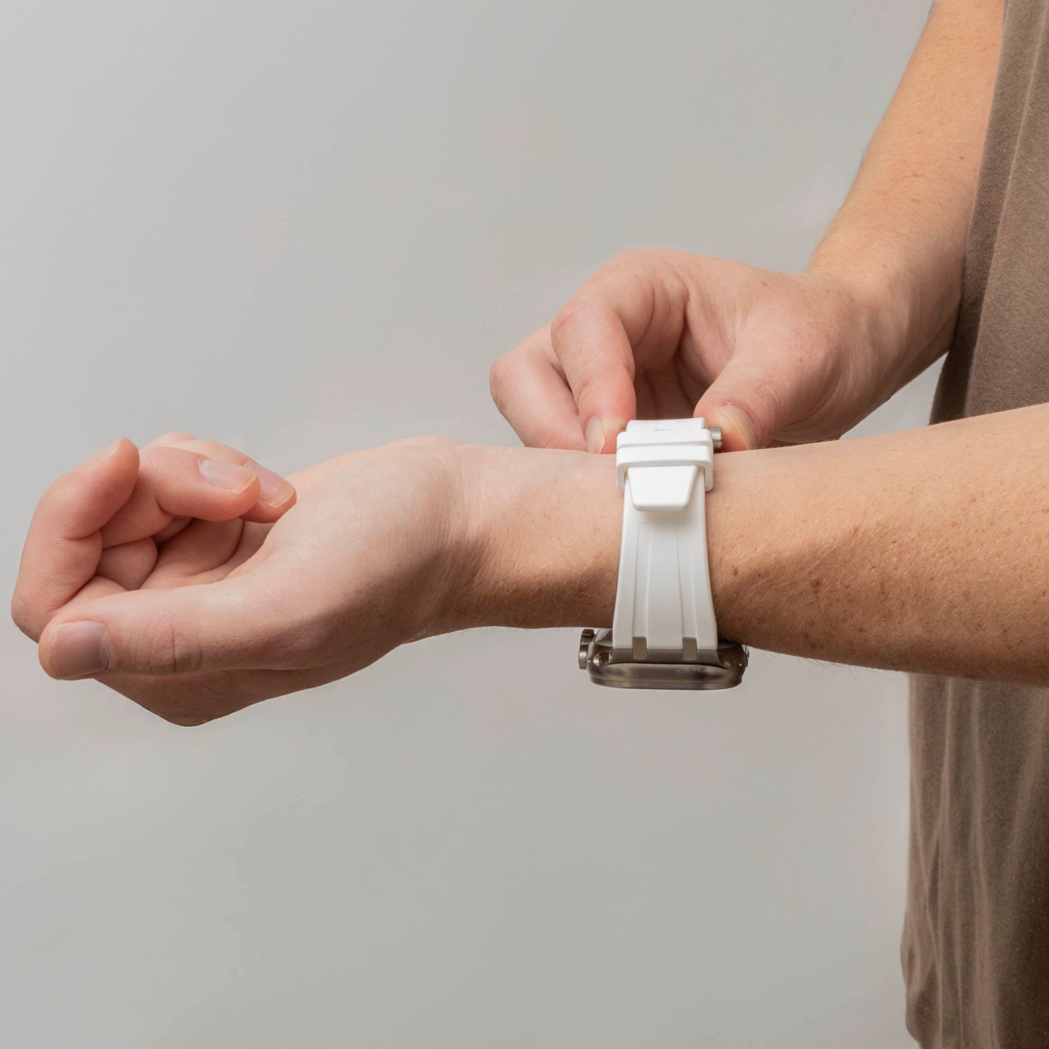 Bandz Correa silicona 'Luxe Liqiud' Apple Watch (blanco con plata)