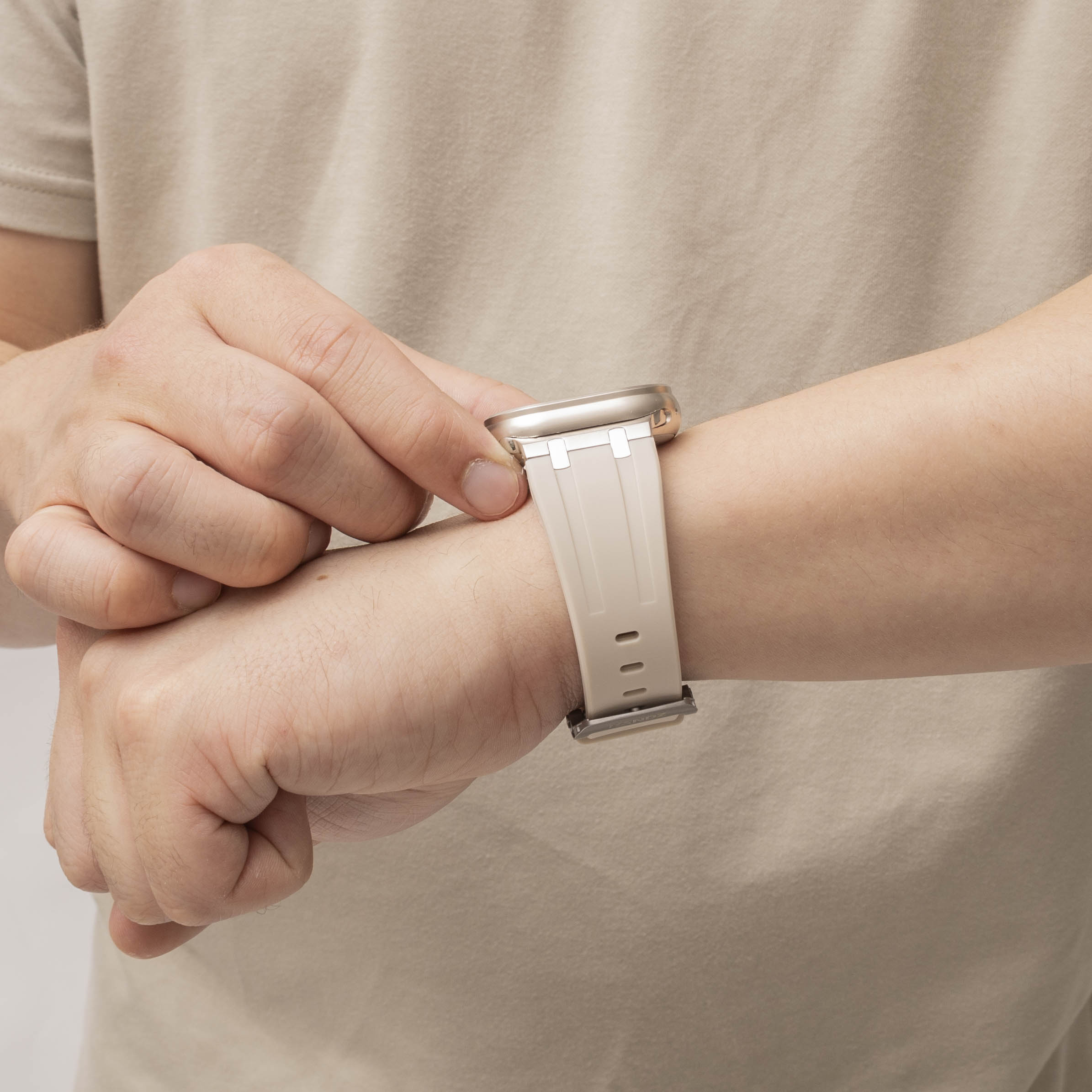 Bandz Correa silicona 'Luxe Liquid' Apple Watch (beige/plateado)