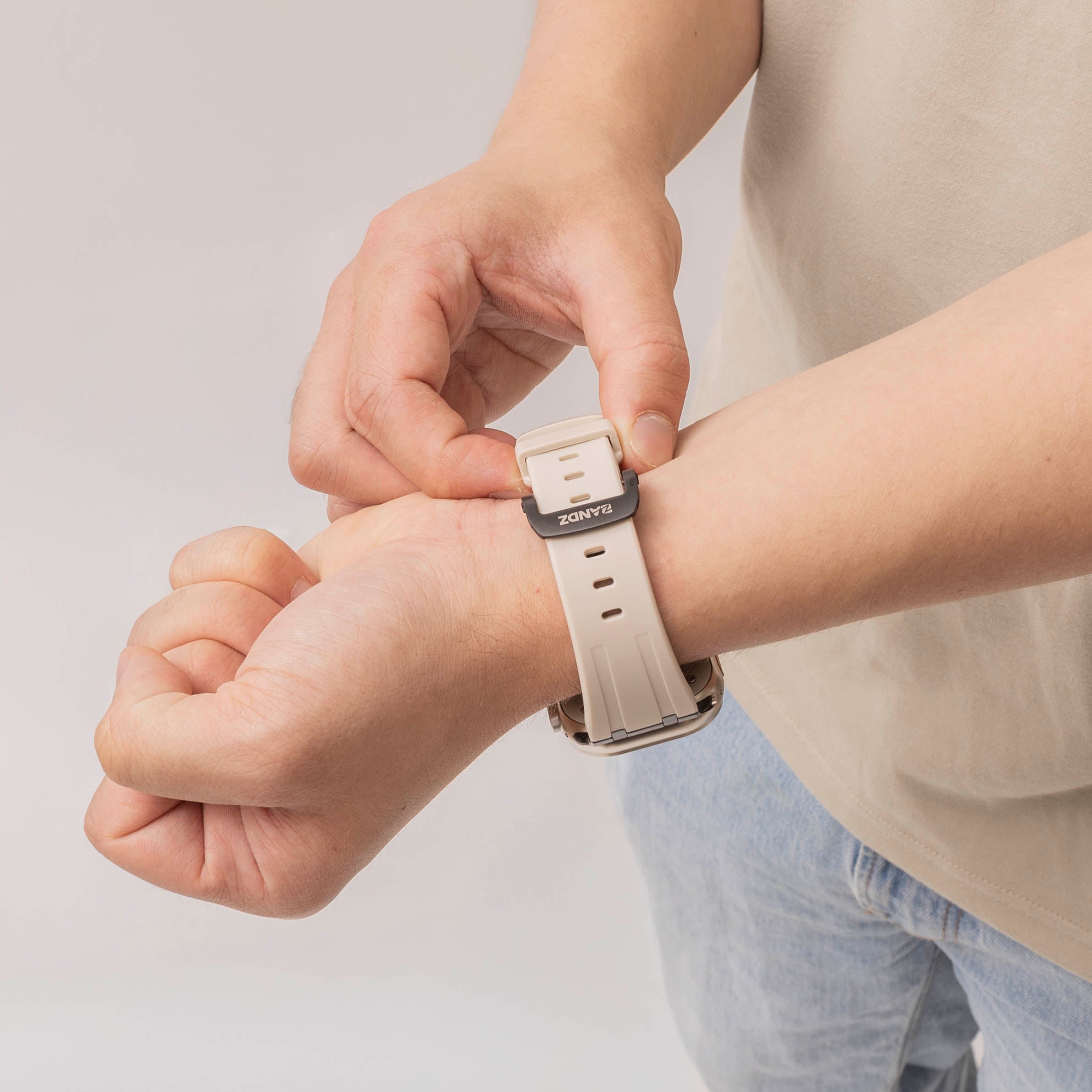 Bandz Correa silicona 'Luxe Liquid' Apple Watch (beige/negro)