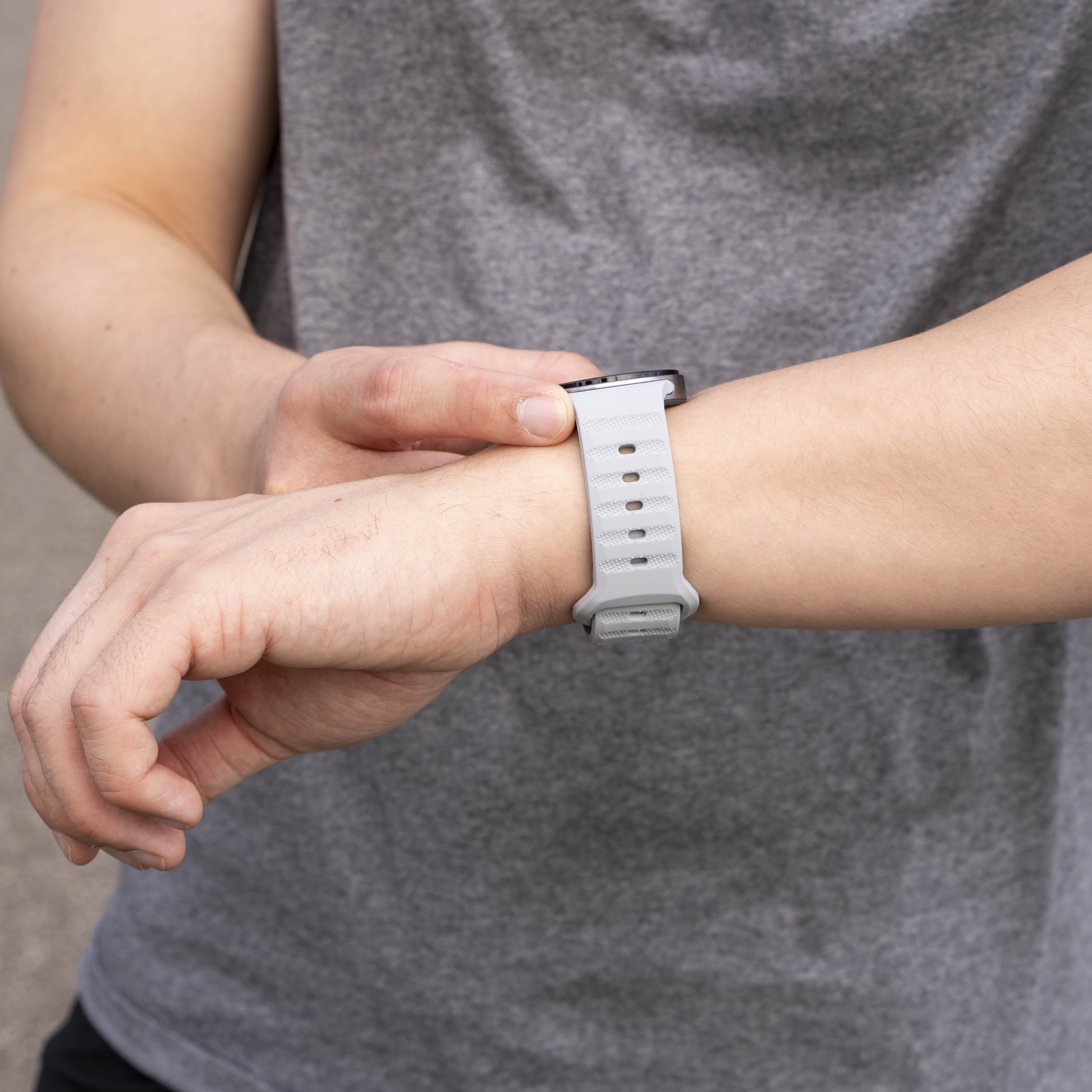 Correa silicona outdoor Samsung Galaxy Watch 8 - 44mm (gris)