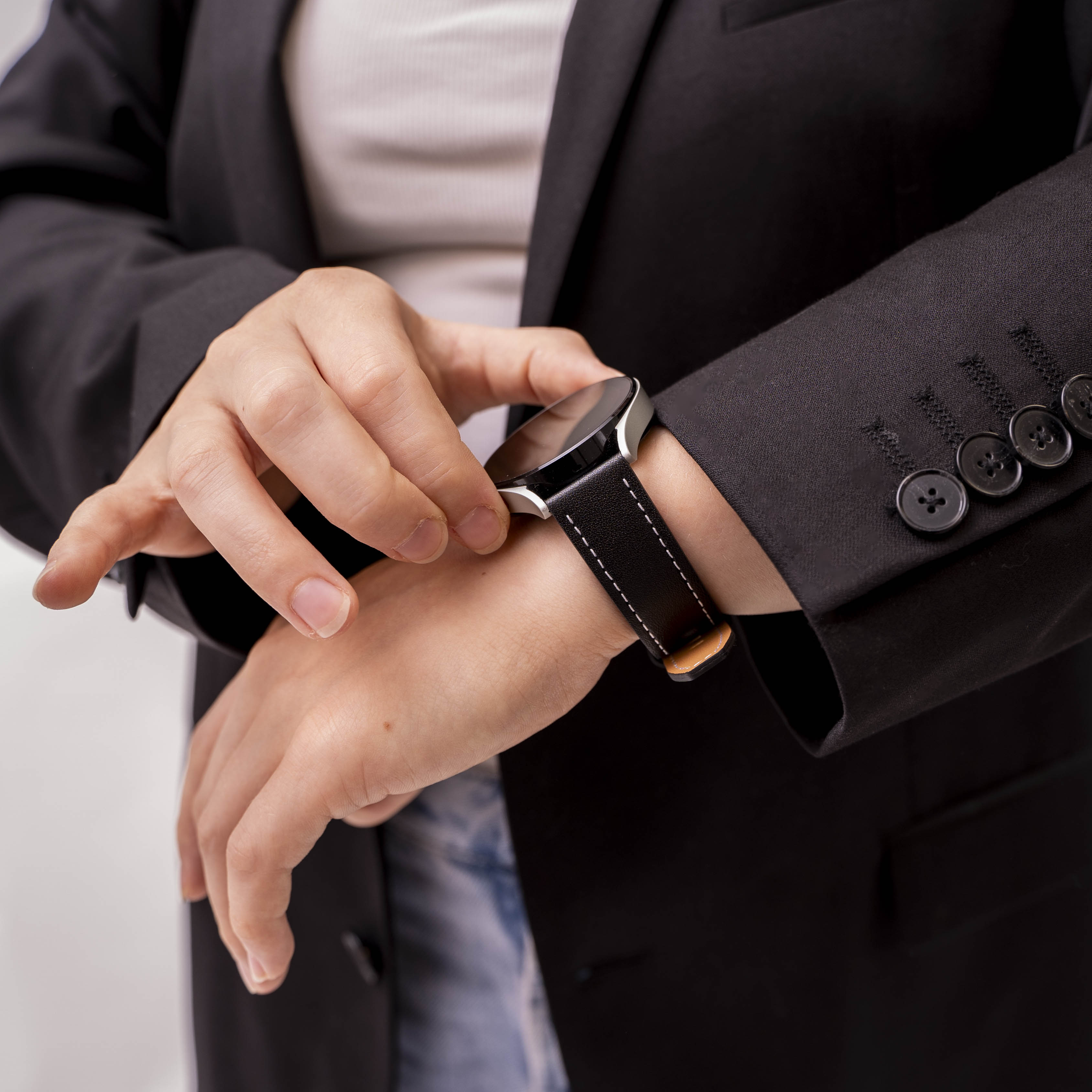 Samsung Galaxy Watch 6 - 44mm 'One Push' Leather Strap (Black)