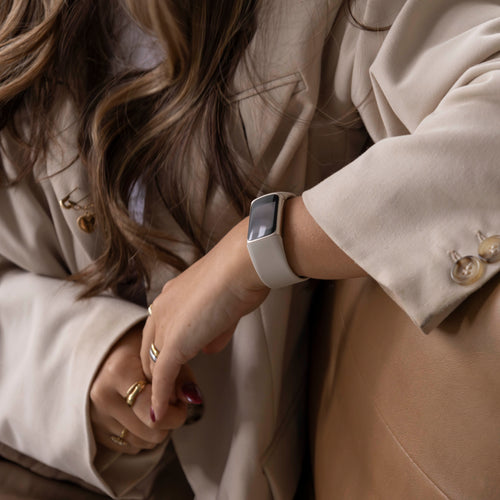 Correa silicona Fitbit Charge 6 (blanquecino)