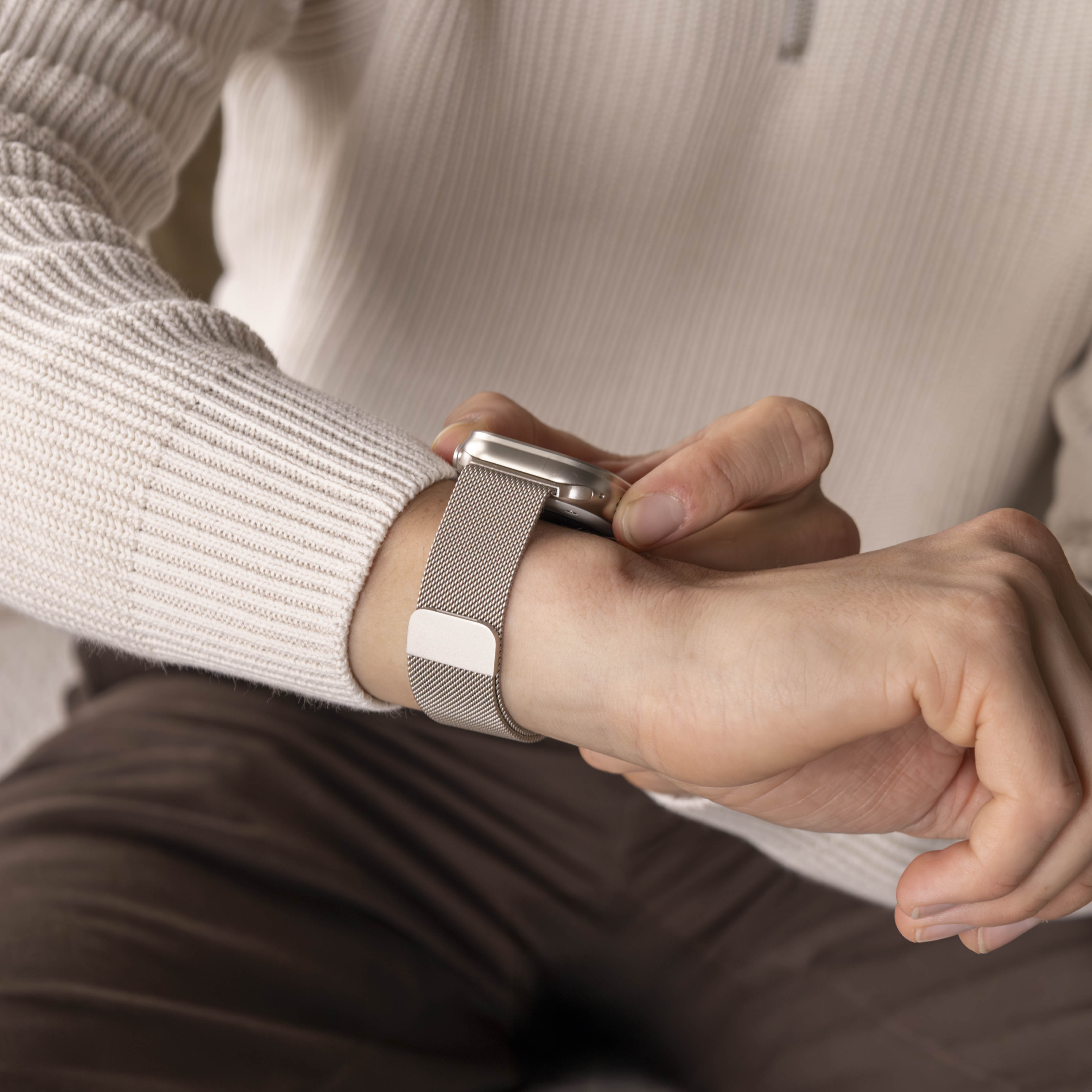 Apple Watch Milanese Loop Strap (Starlight)