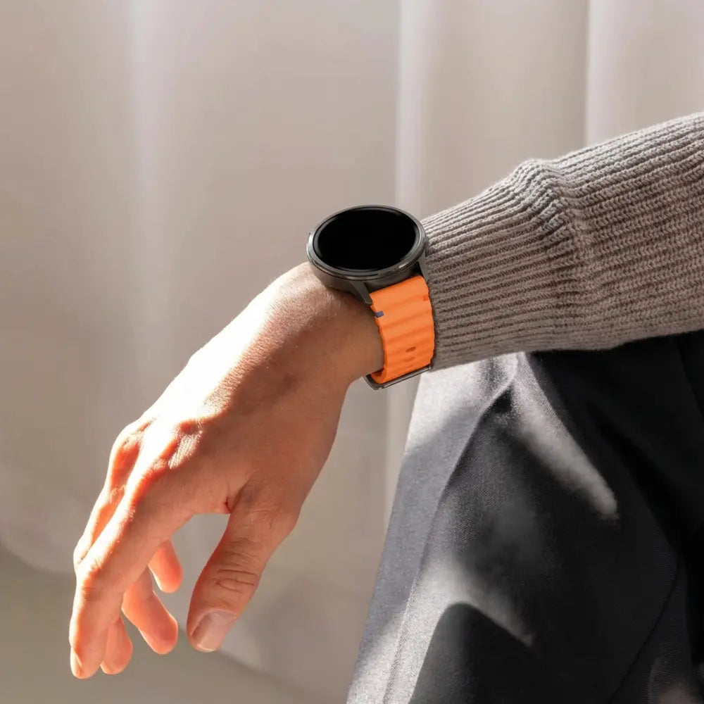 Bandz Garmin Forerunner 570 - 47mm Silicone Strap 'Wave' (Orange)