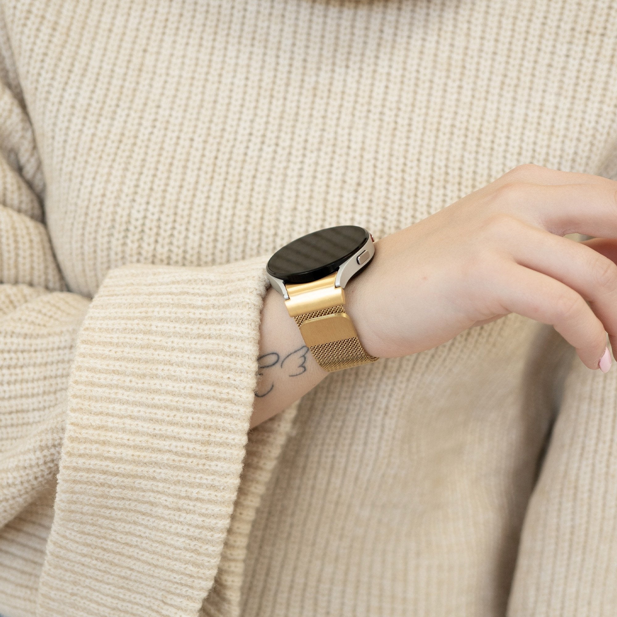 Milanese Strap 'One Push', gold, lifestyle photo
