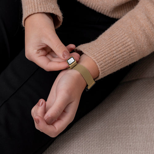 Milanese Strap, gold, lifestyle photo