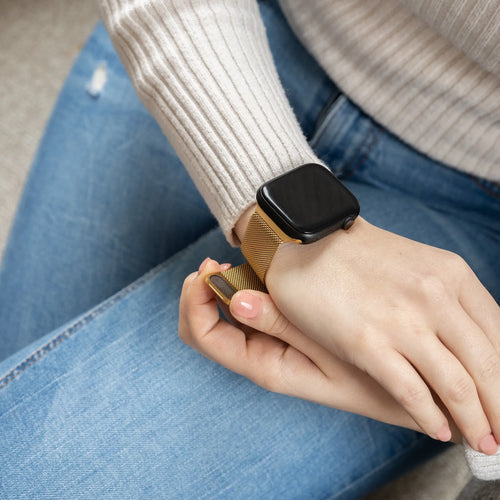 Milanese Strap, gold, lifestyle photo