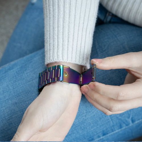 Steel Strap, pearlescent, lifestyle photo