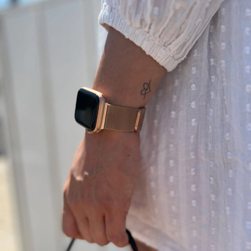 Milanese Strap, rose gold, lifestyle photo