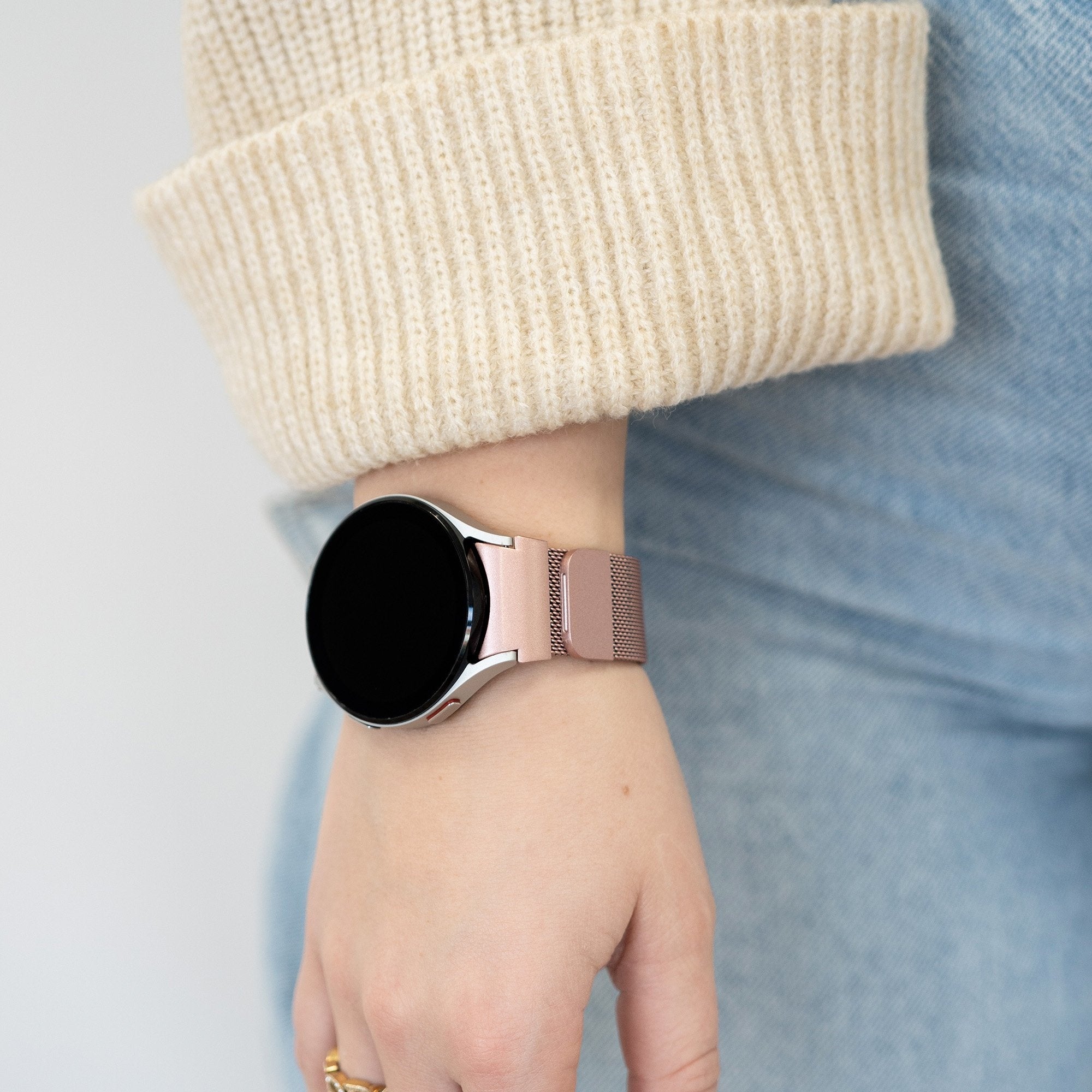 Milanese Strap 'One Push', pink, lifestyle photo