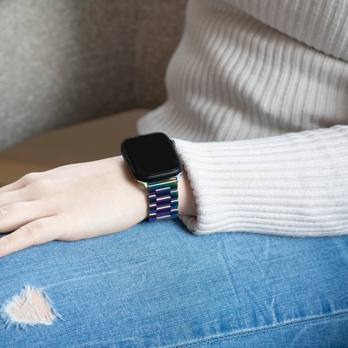Steel Strap, pearlescent, lifestyle photo