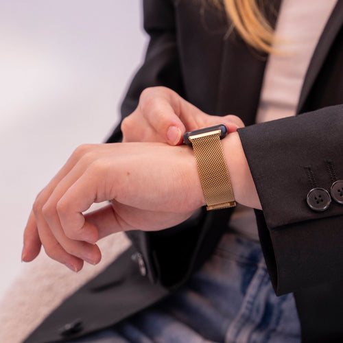 Milanese Strap, gold, lifestyle photo