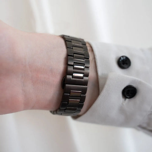 Luxury Titanium Strap, graphite, lifestyle photo