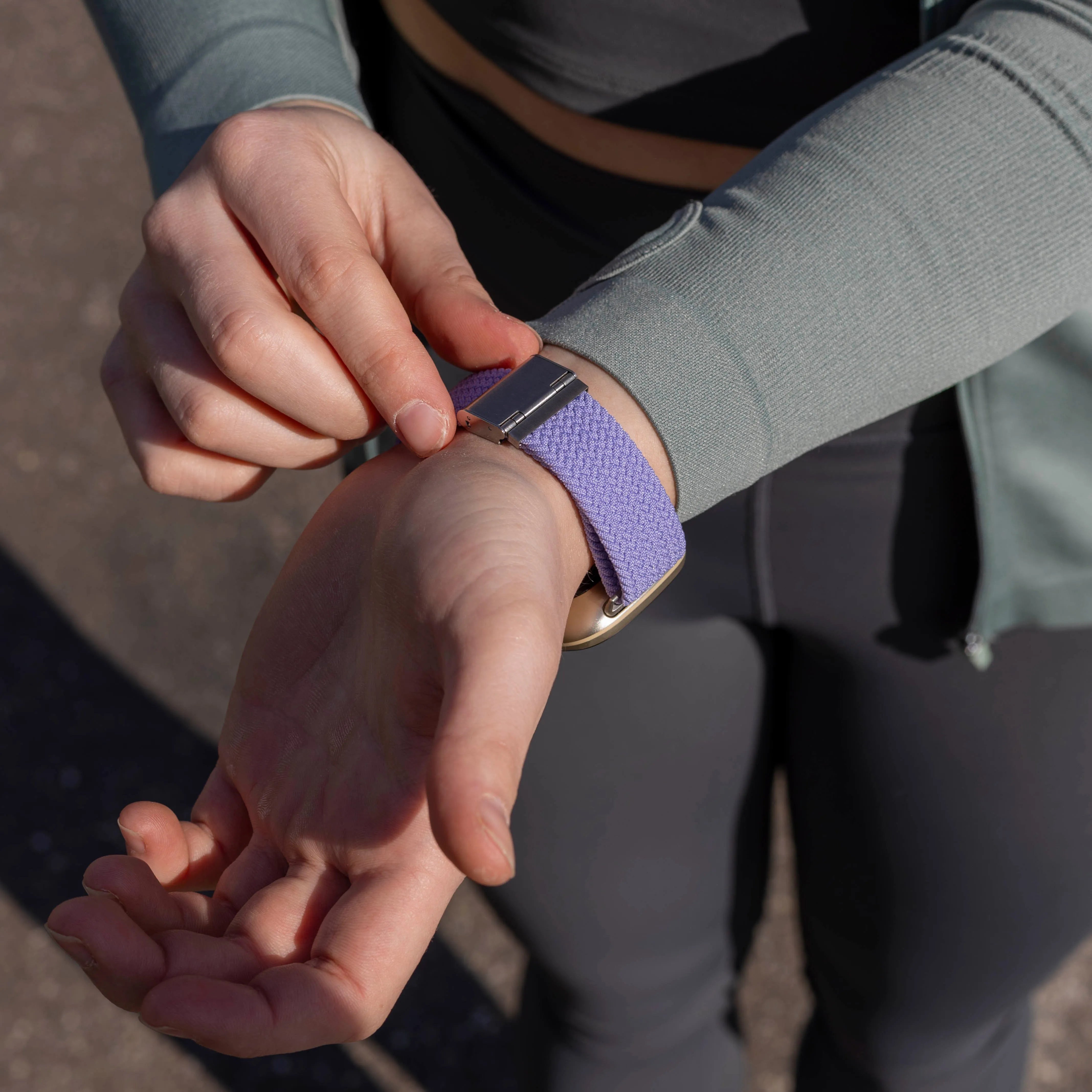 Correa trenzada ajustable Fitbit Sense (lila)