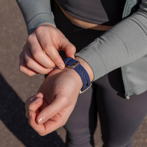 Silicone Strap 'Deluxe', dark blue, lifestyle photo
