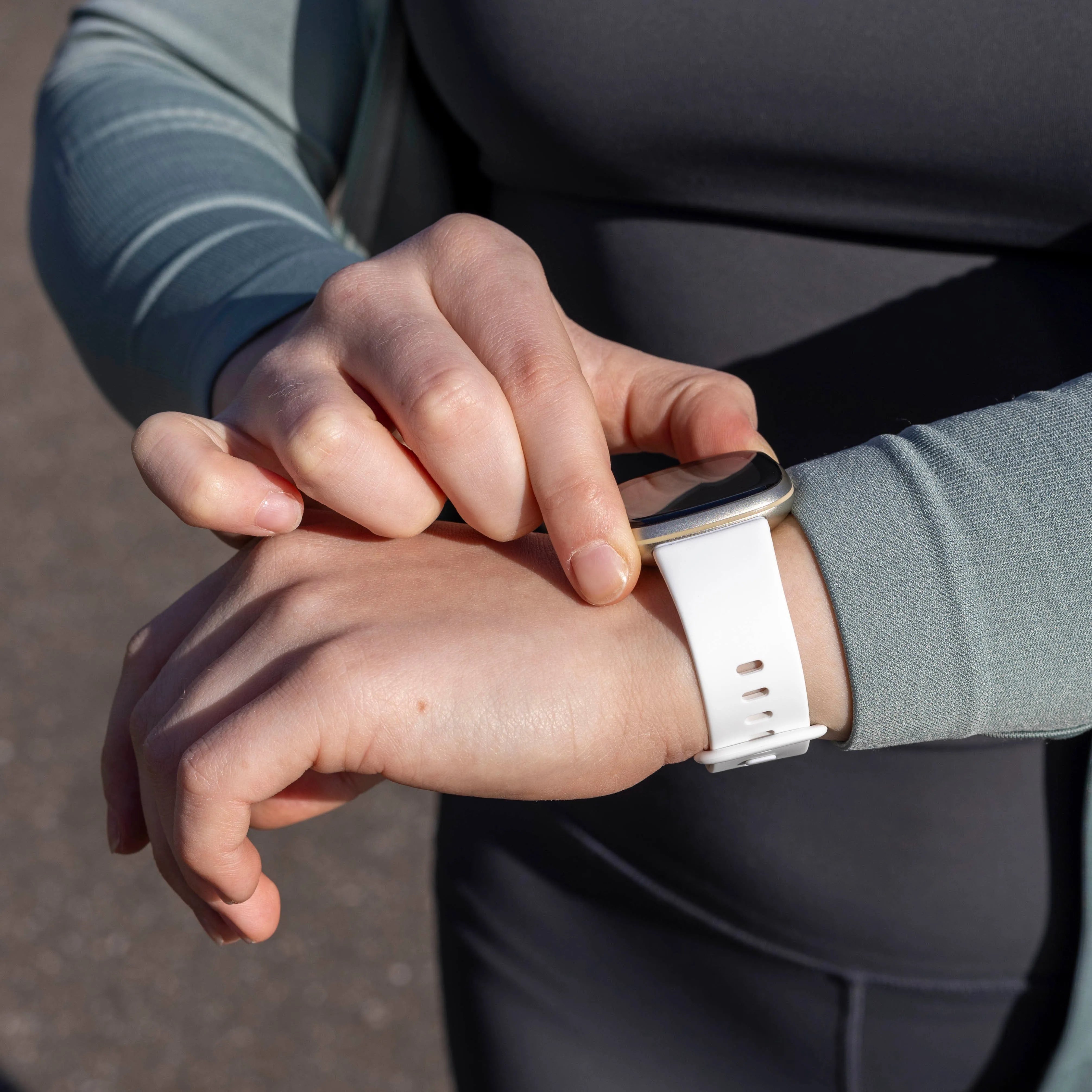 Correa silicona clásica Fitbit Sense (blanco)