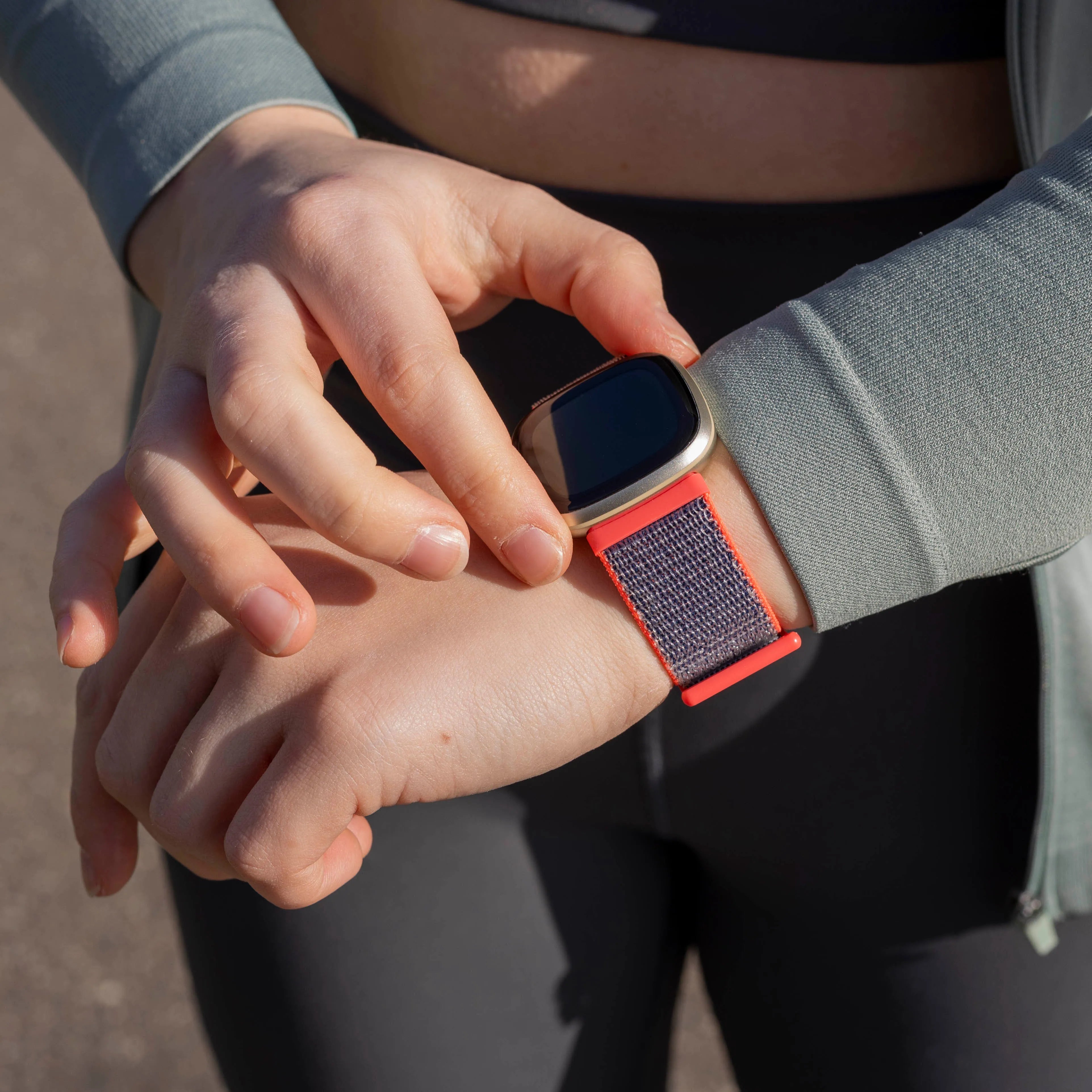 Correa nylon Fitbit Versa 3 (gris rojo)