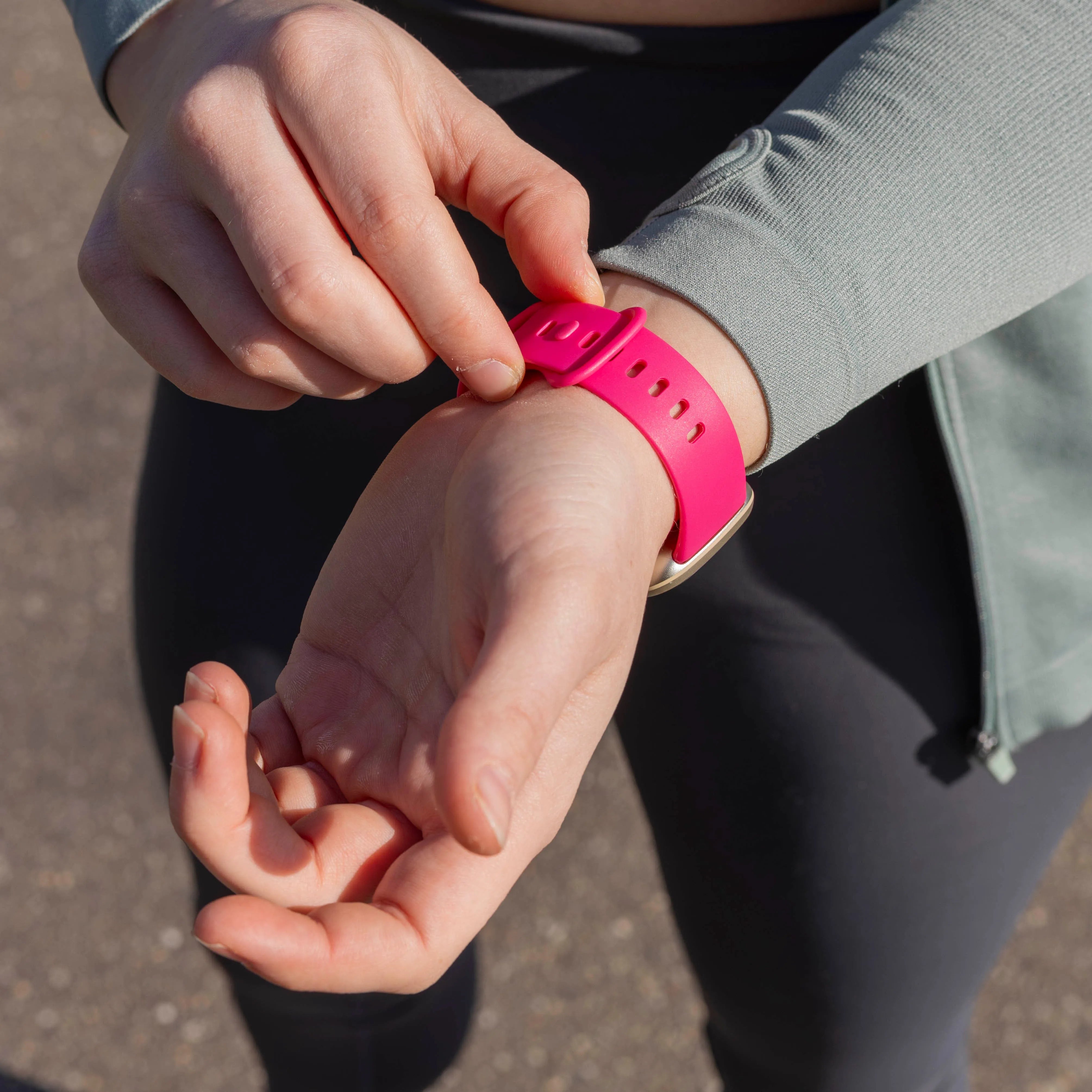 Correa silicona clásica Fitbit Versa 3 (rosa brillante)