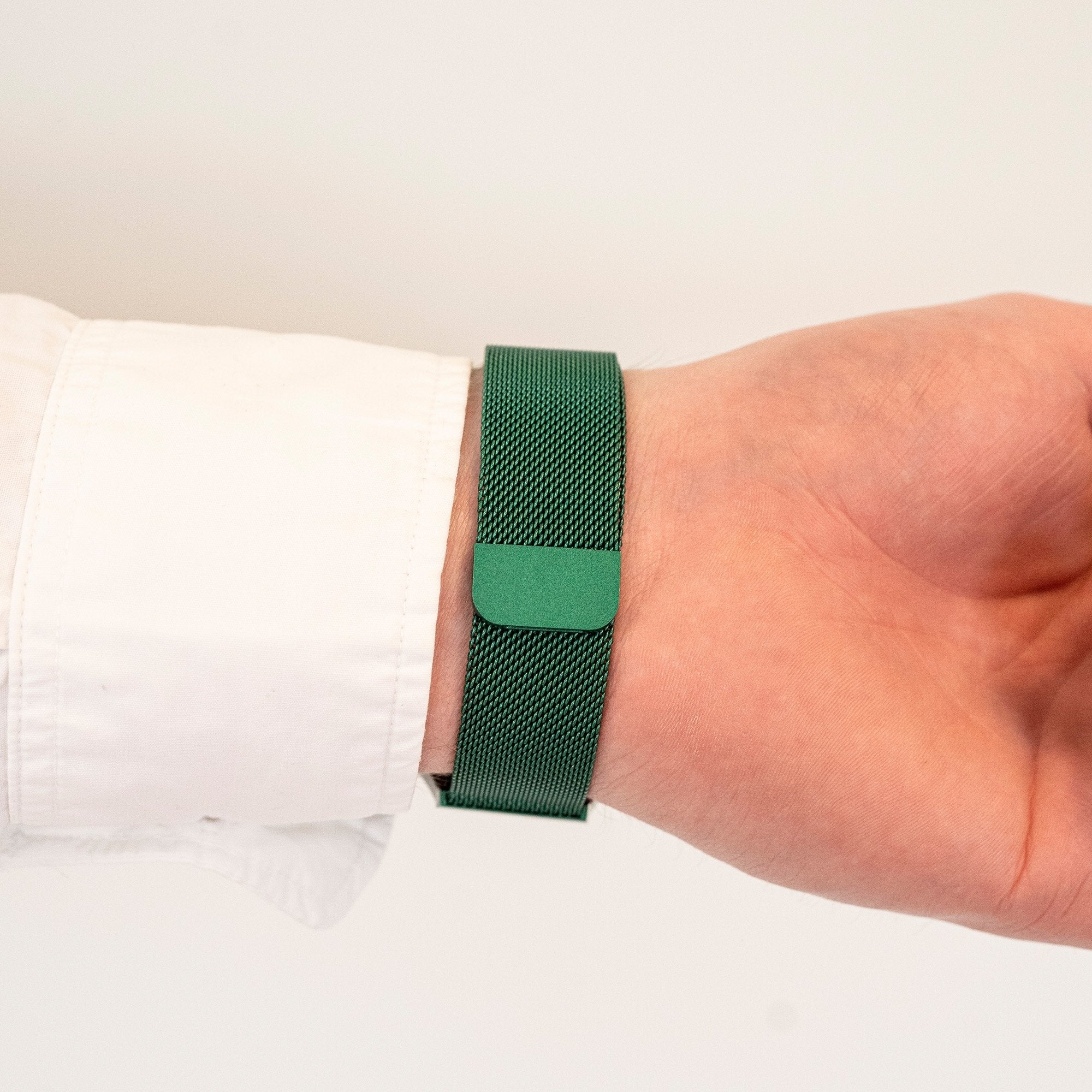 Milanese Strap 'One Push', green, lifestyle photo