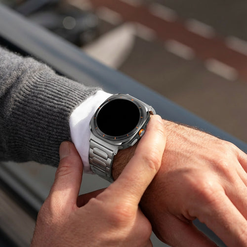 Titanium Strap 'Deluxe', silver, lifestyle photo