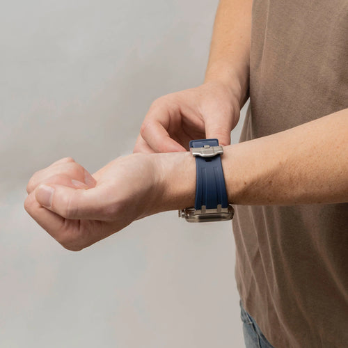 Correa silicona Premium Liquid Apple Watch (azul/titanio)