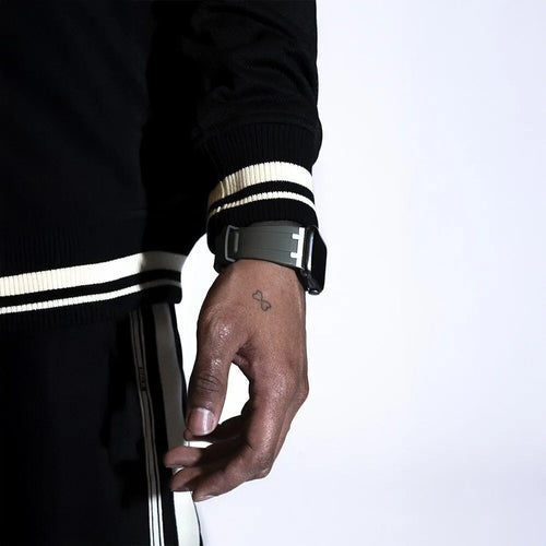 BALR. Correa de silicona Apple Watch Ultra Liquid (marrón/plata)