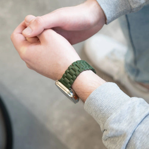 Steel Strap, dark green, lifestyle photo