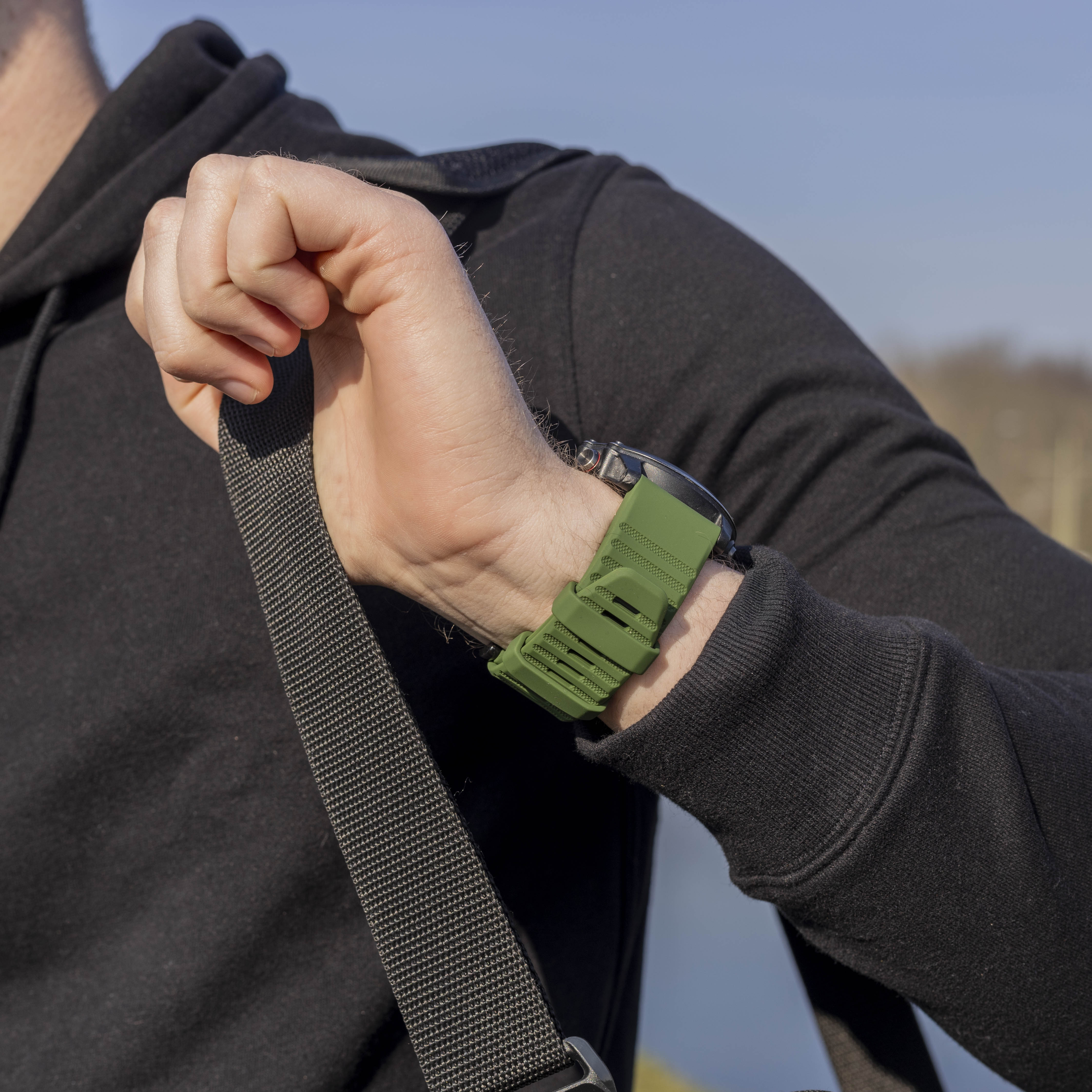 Bandz Garmin Enduro 1 / 2 / 3 Silicone Strap with Buckle (Dark Green)