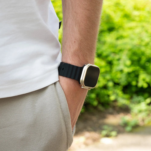 Silicone Ocean Strap 'Classic', black, lifestyle photo