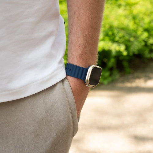 Silicone Ocean Strap 'Classic', dark blue, lifestyle photo
