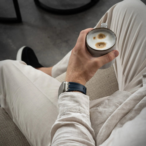 Silicone Strap 'Luxe Liquid', blue/silver, lifestyle photo