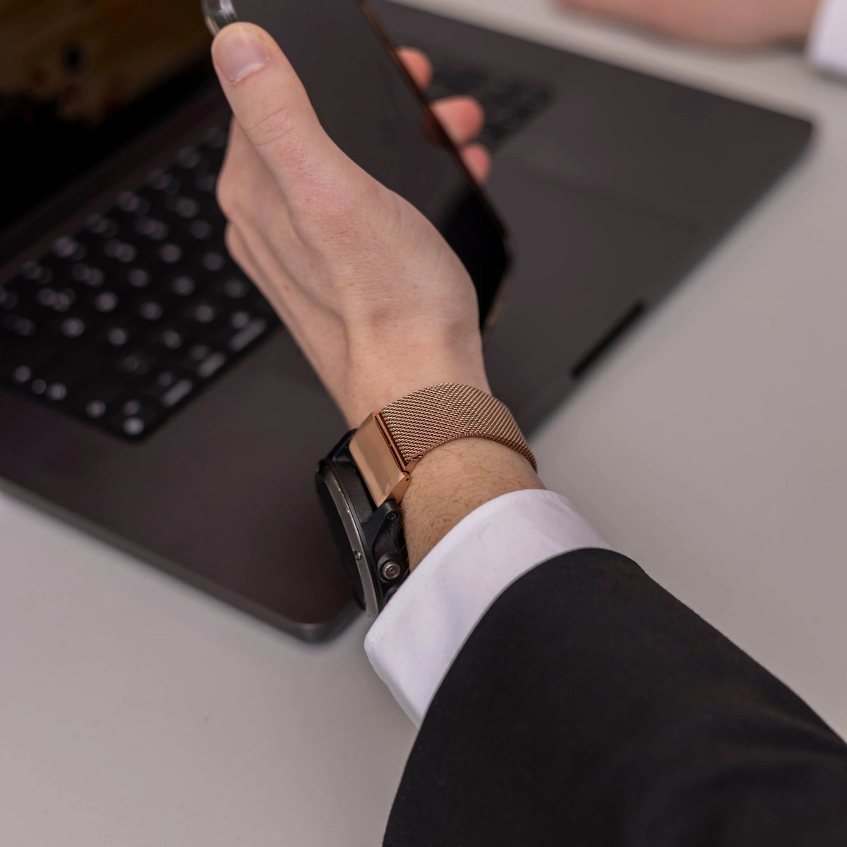 Milanese Strap, rose gold, lifestyle photo