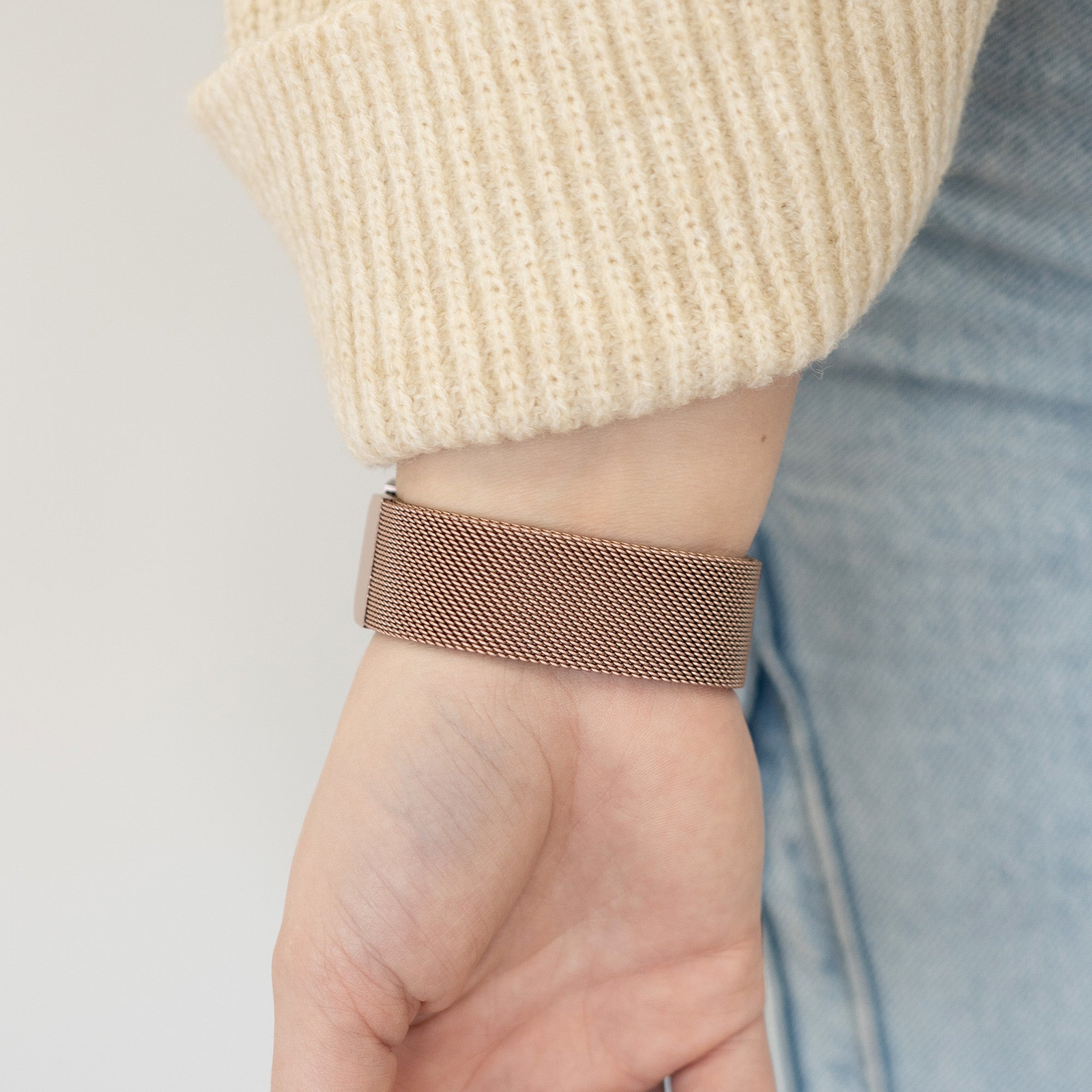 Milanese Strap 'One Push', rose gold, lifestyle photo