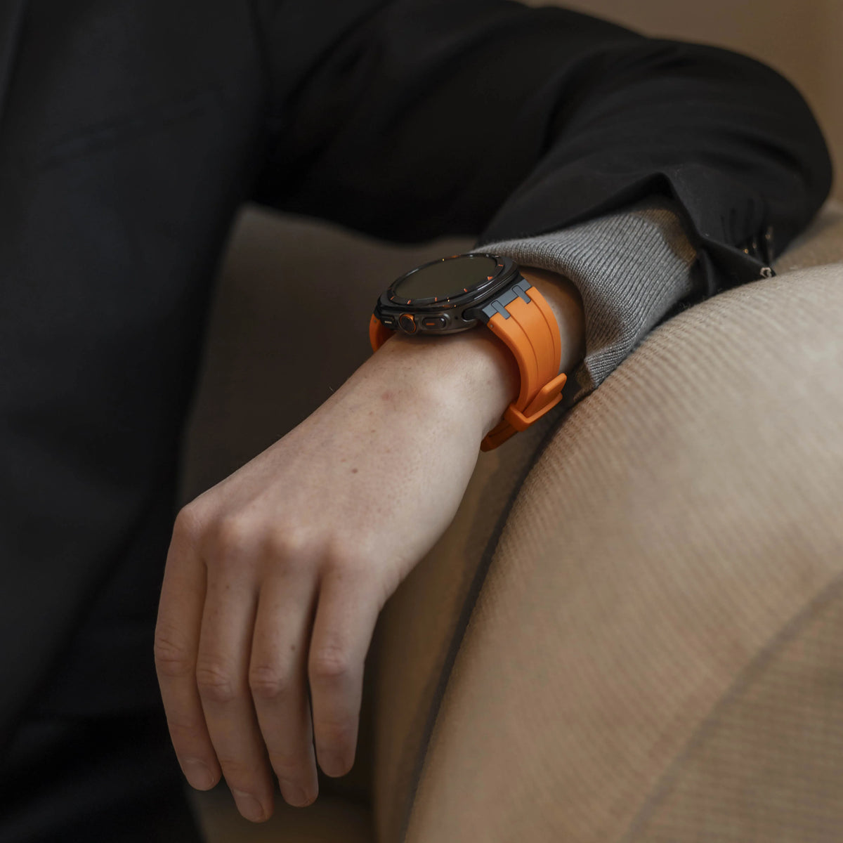Silicone Strap 'Luxe Liquid', lifestyle photo