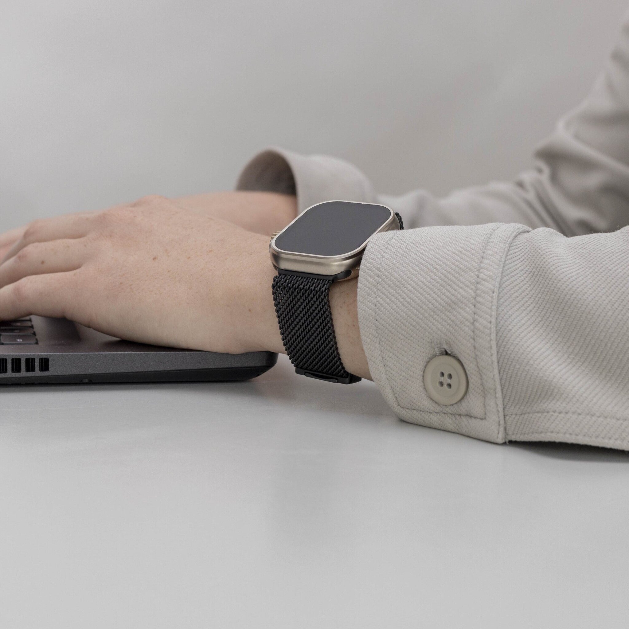 Correa titanio/milanesa Apple Watch Ultra (negro)