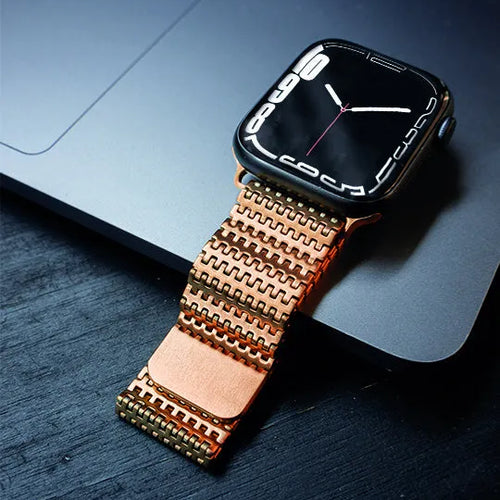 Metal Mesh Strap 'Deluxe', rose gold, lifestyle photo